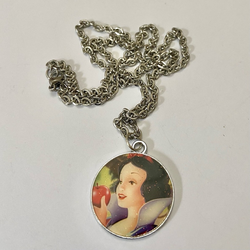 Vintage, Disney Princesses Necklace- Snow White - Picture 4 of 6